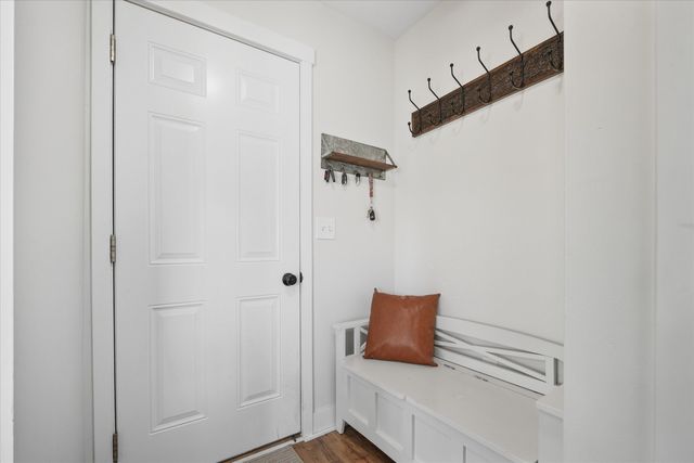 3572 Amber Oaks Drive, Howell, MI 48855