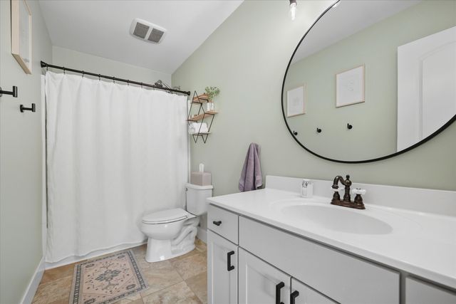 3572 Amber Oaks Drive, Howell, MI 48855