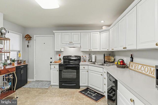 2704 GATEWAY CT, Harrisburg, PA 17110