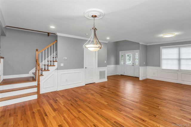 17 Vera Avenue, Plainview, NY 11803