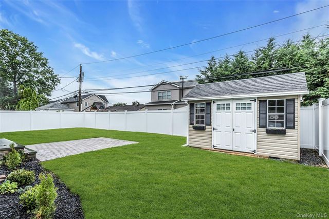 17 Vera Avenue, Plainview, NY 11803