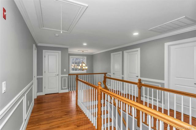 17 Vera Avenue, Plainview, NY 11803