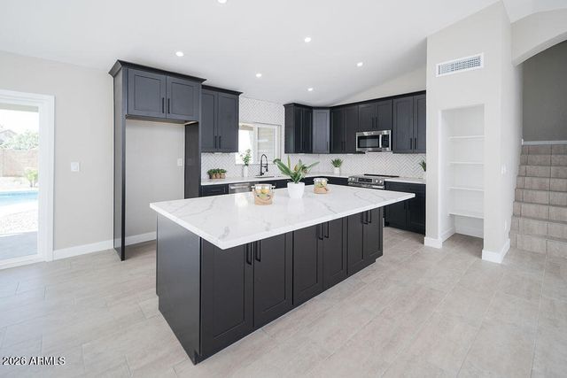 8106 W WETHERSFIELD Road, Peoria, AZ 85381