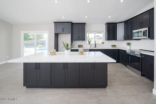 8106 W WETHERSFIELD Road, Peoria, AZ 85381