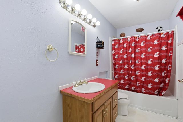 6171 Moriah Dr, Nine Mile Falls, WA 99026