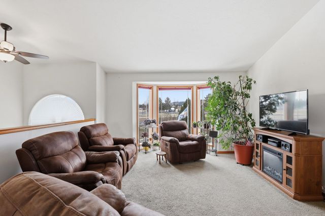 6171 Moriah Dr, Nine Mile Falls, WA 99026