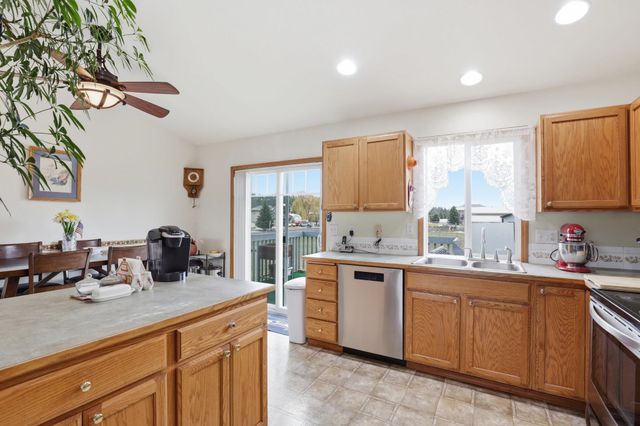 6171 Moriah Dr, Nine Mile Falls, WA 99026