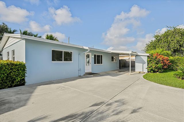 2402 E Edgewater Drive, Palm Beach Gardens, FL 33410
