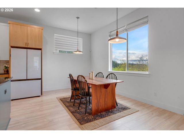 12205 Sw SILVERTIP St, Beaverton, OR 97007