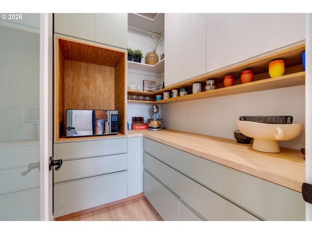 12205 Sw SILVERTIP St, Beaverton, OR 97007