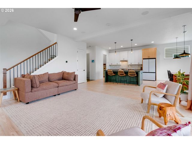 12205 Sw SILVERTIP St, Beaverton, OR 97007