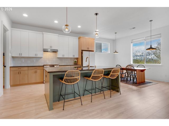 12205 Sw SILVERTIP St, Beaverton, OR 97007