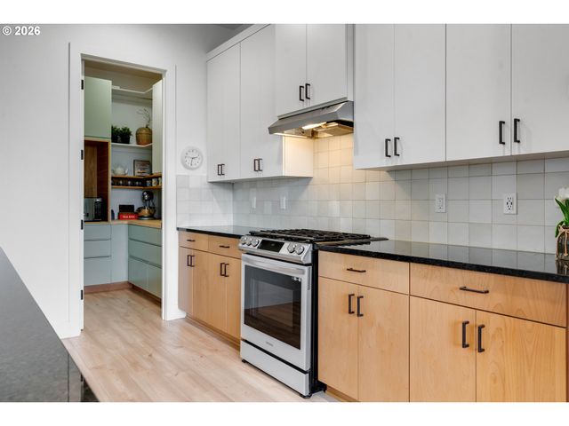 12205 Sw SILVERTIP St, Beaverton, OR 97007