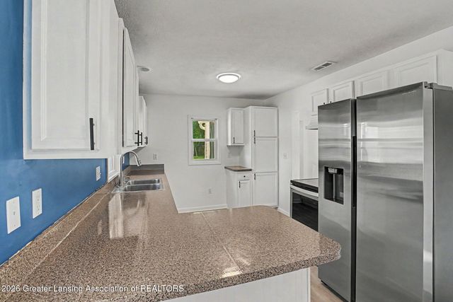 1064 Hannah Avenue, Lansing, MI 48906