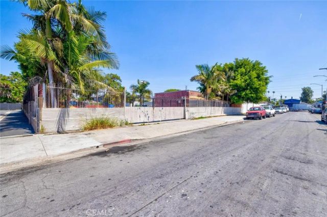 1437 E 61st, Los Angeles, CA 90001