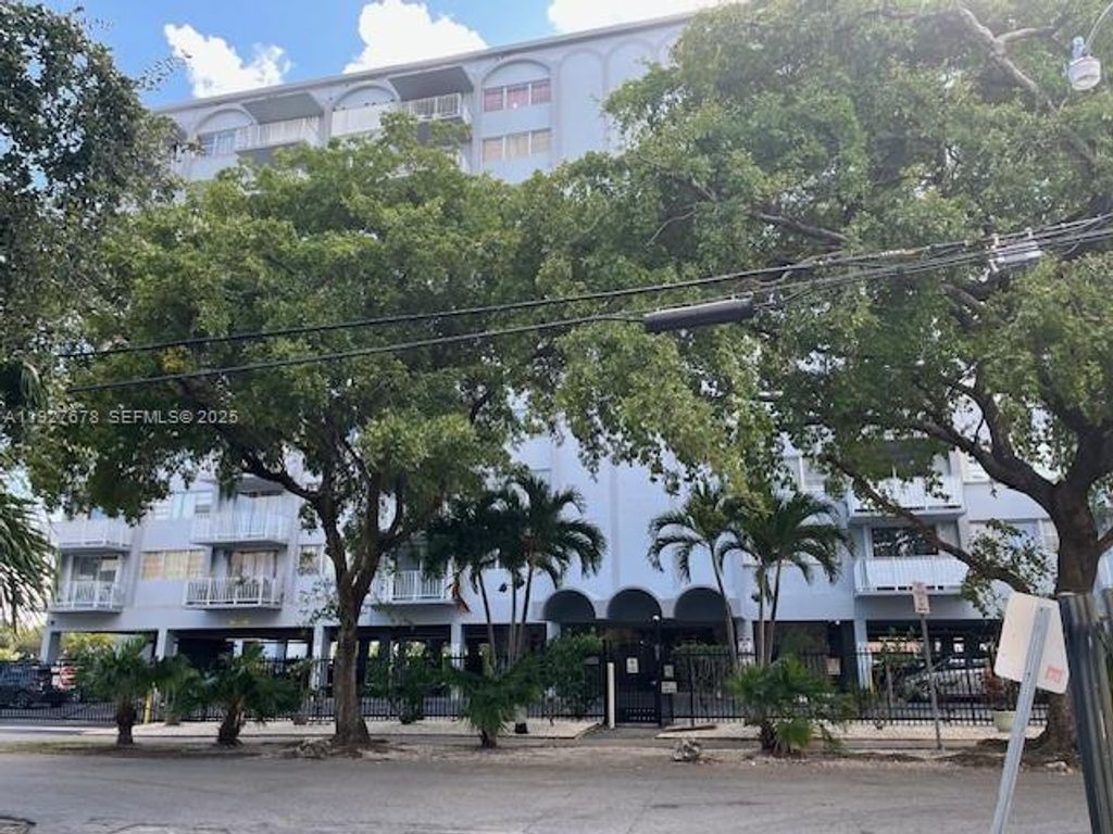 1470 NE 125th Ter 204, North Miami, FL 33161