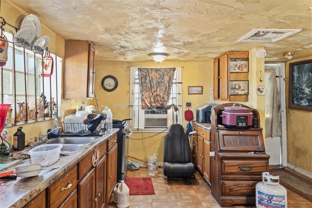 8141 Fm 563, Wallisville, TX 77597