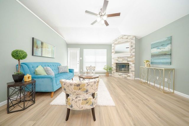 1217 Meadow Glen, Crowley, TX 76036