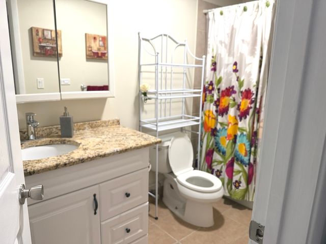 703 W Central Road 1C8, Mount Prospect, IL 60056