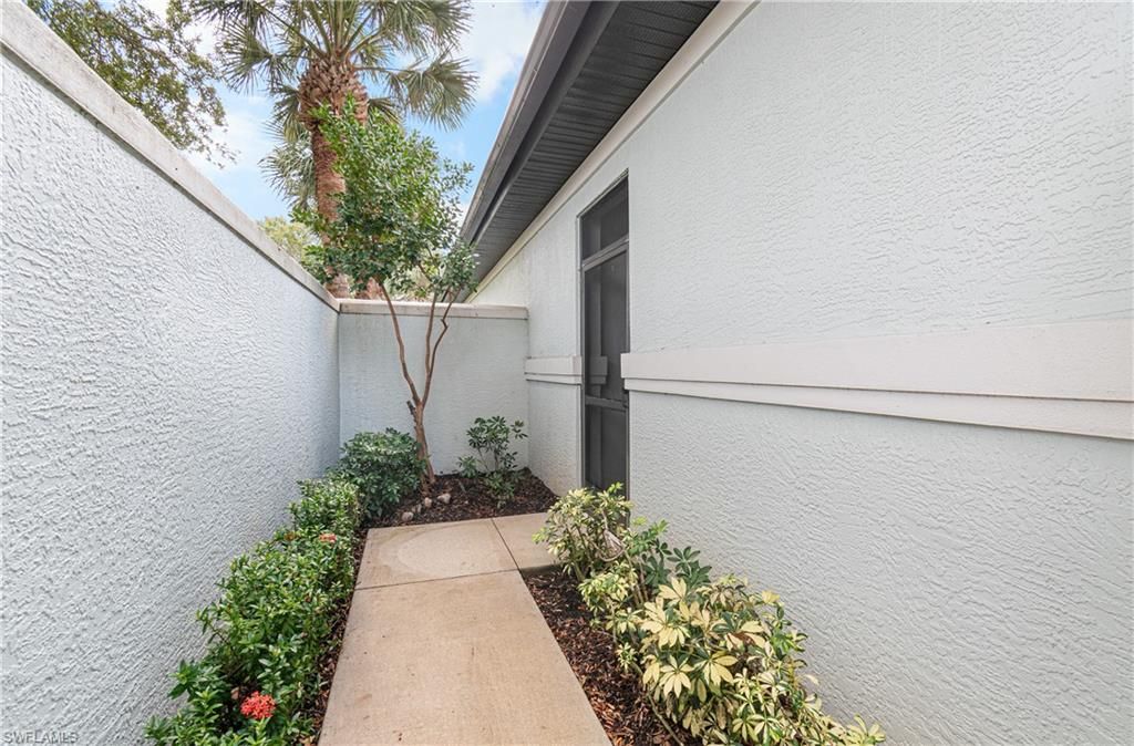 10663 Avila CIR, FORT MYERS, FL 33913 — photo 4
