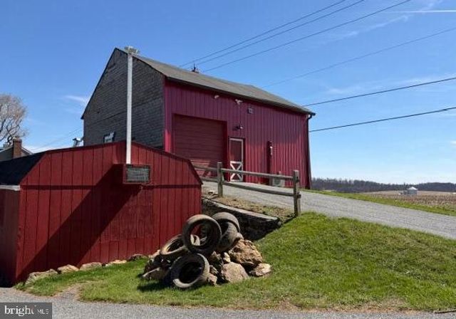 1907 PLANK RD, New Freedom, PA 17349