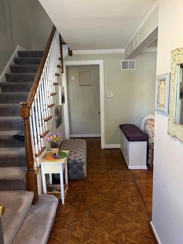 3055 W Chase Avenue, Chicago, IL 60645
