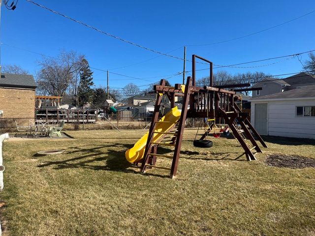 3055 W Chase Avenue, Chicago, IL 60645