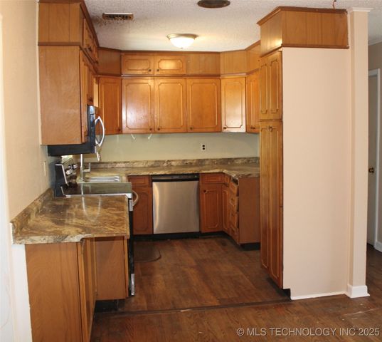 1965 S Scott Street, Sapulpa, OK 74066