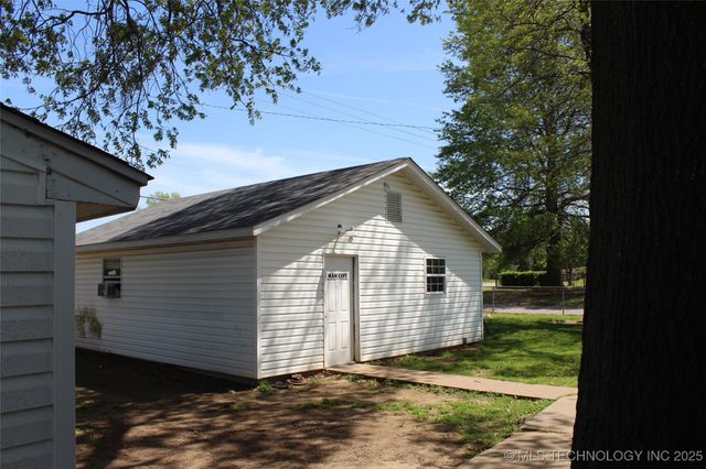 1965 S Scott Street, Sapulpa, OK 74066