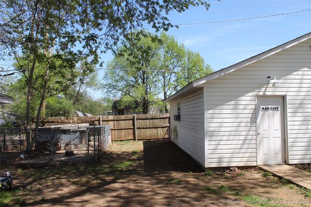 1965 S Scott Street, Sapulpa, OK 74066