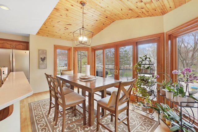 906 Scenic Heights DRIVE, Delafield, WI 53018