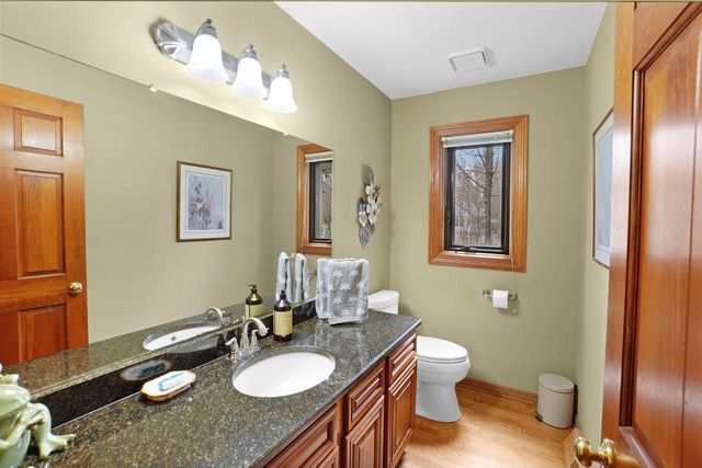 906 Scenic Heights DRIVE, Delafield, WI 53018