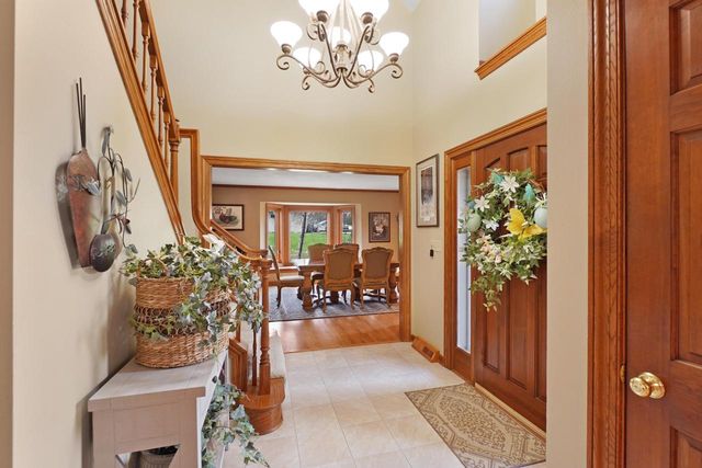 906 Scenic Heights DRIVE, Delafield, WI 53018