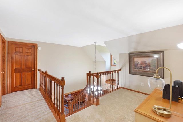 906 Scenic Heights DRIVE, Delafield, WI 53018