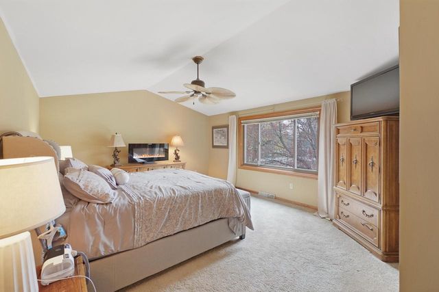 906 Scenic Heights DRIVE, Delafield, WI 53018