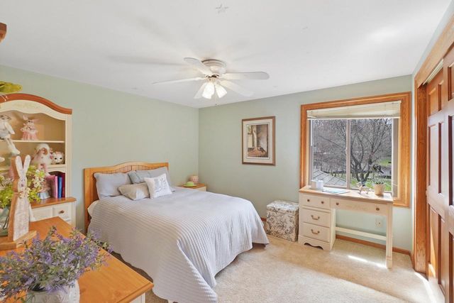 906 Scenic Heights DRIVE, Delafield, WI 53018