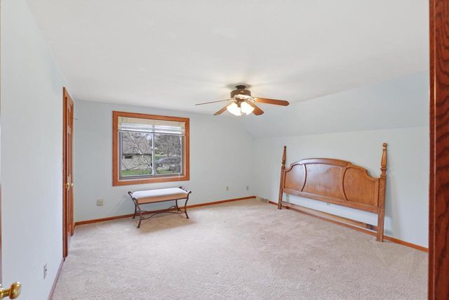 906 Scenic Heights DRIVE, Delafield, WI 53018