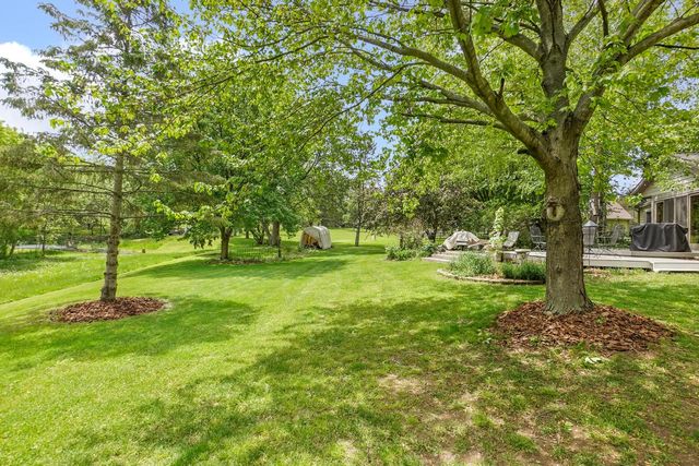 906 Scenic Heights DRIVE, Delafield, WI 53018