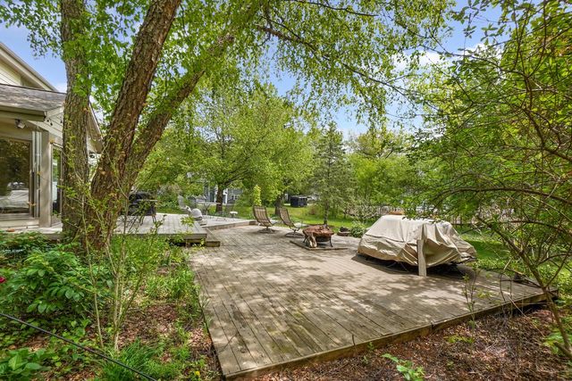 906 Scenic Heights DRIVE, Delafield, WI 53018