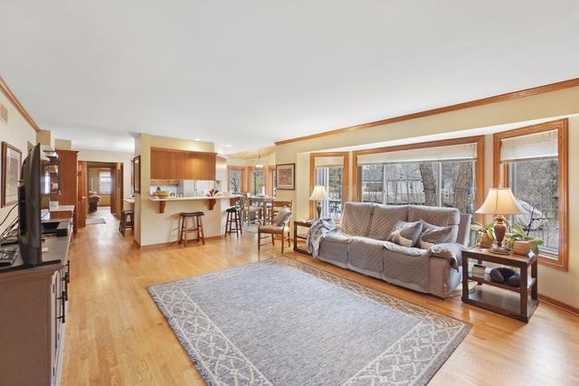 906 Scenic Heights DRIVE, Delafield, WI 53018