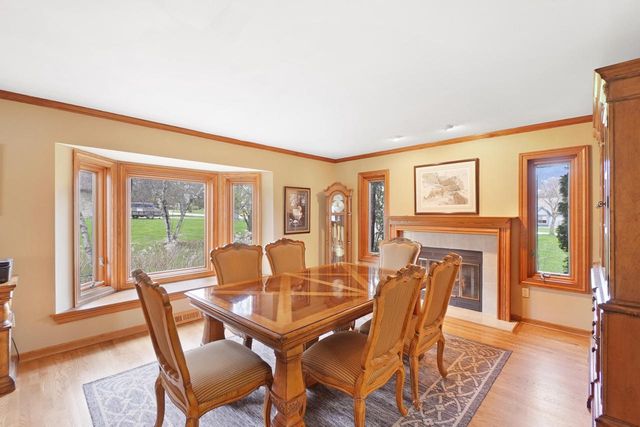 906 Scenic Heights DRIVE, Delafield, WI 53018