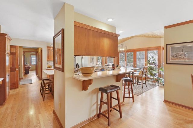 906 Scenic Heights DRIVE, Delafield, WI 53018