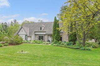 906 Scenic Heights DRIVE, Delafield, WI 53018