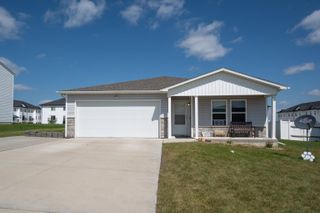 312 Post Oak Drive, Cedar Falls, IA 50613
