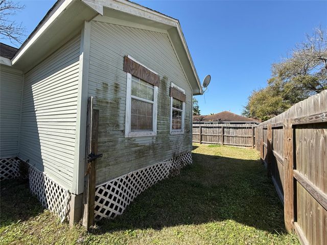 742 27th Street, San Leon, TX 77539