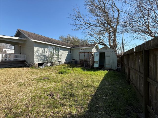 742 27th Street, San Leon, TX 77539