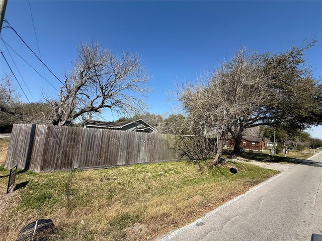 742 27th Street, San Leon, TX 77539