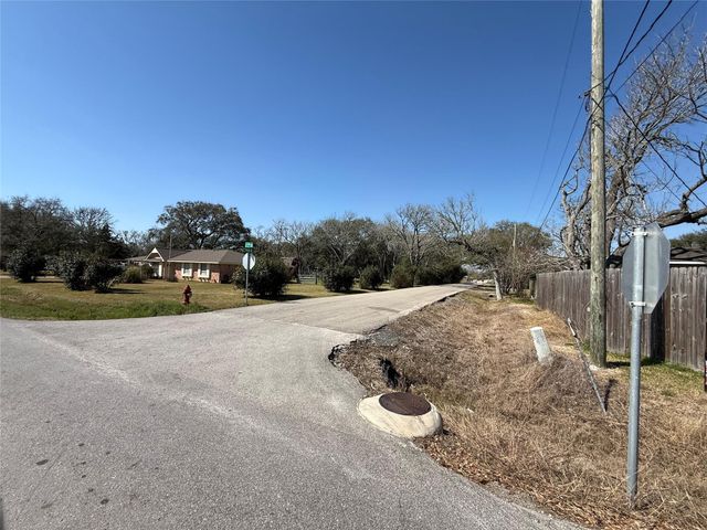 742 27th Street, San Leon, TX 77539