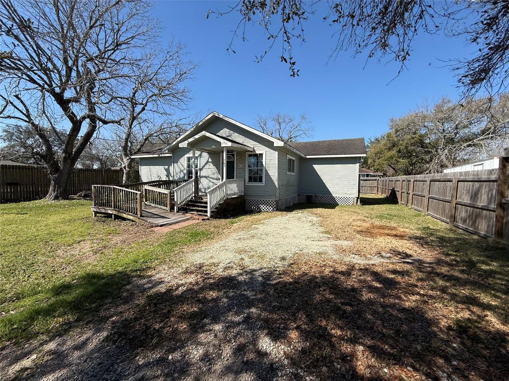 742 27th Street, San Leon, TX 77539