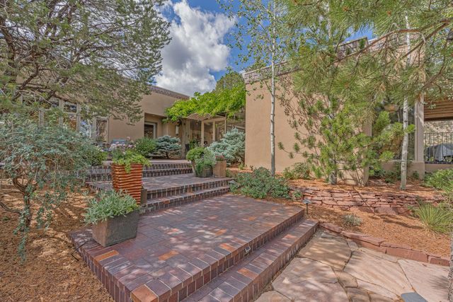 2220 Wilderness Meadow, Santa Fe, NM 87505